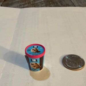 Mini brands Baskin Robbins Miniature Ice Cream Toy